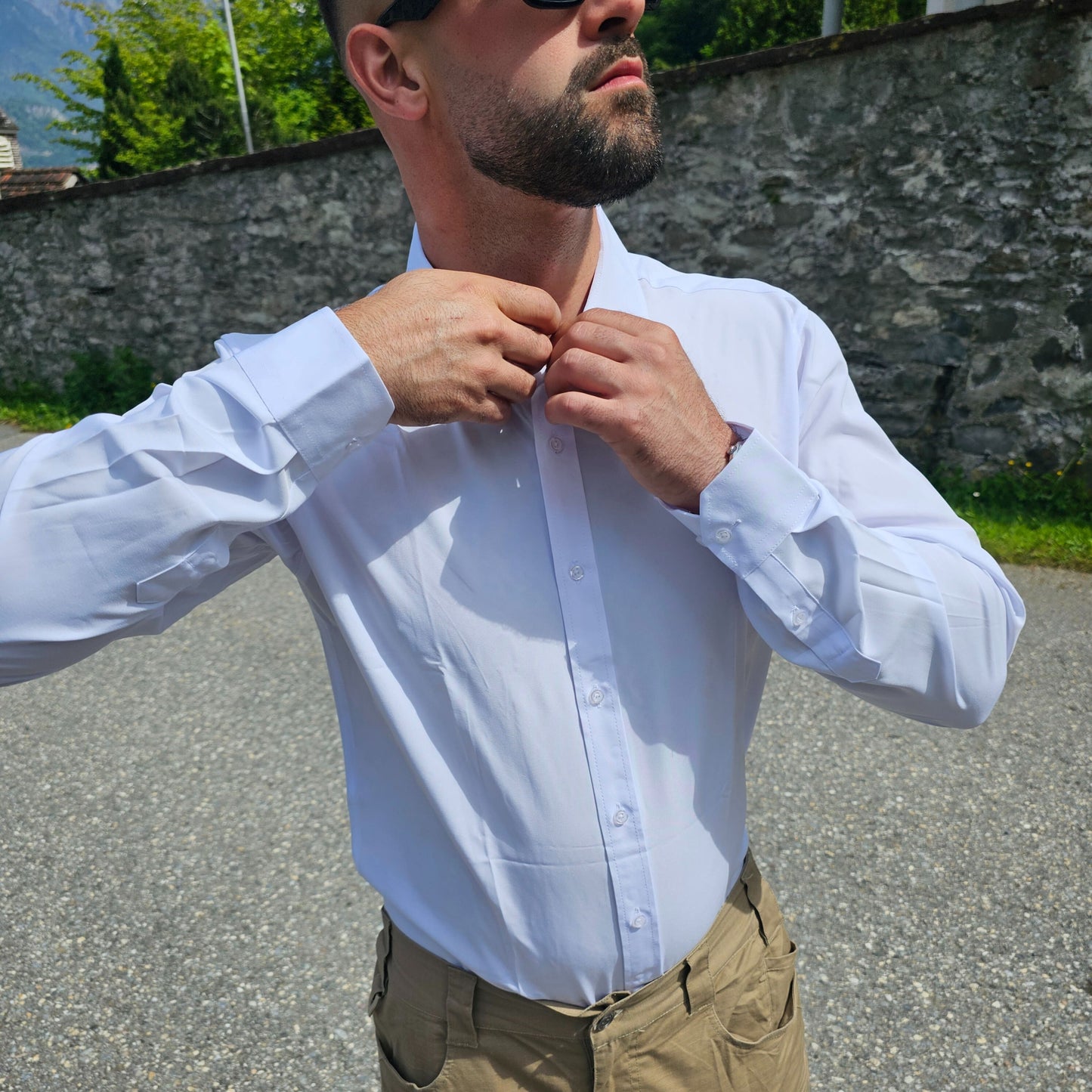 Stylish men’s white formal shirt with stretch microfiber – business casual fashion staple