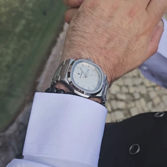 Side profile of stainless steel men’s dress watch highlighting the 10mm slim case and scratch-resistant Hardlex glass.